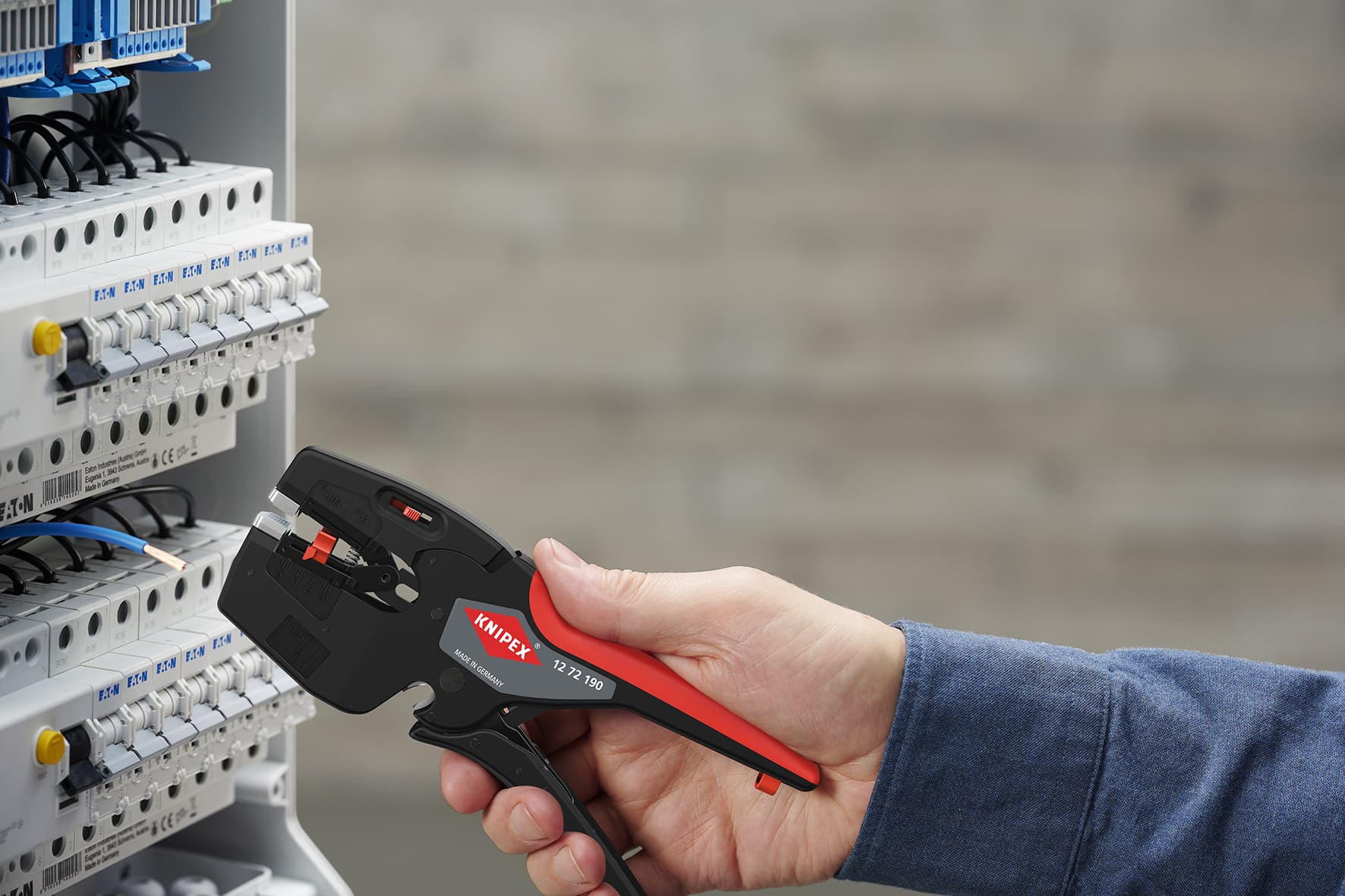 Stripping made easy: Which type of stripping blades for which case?